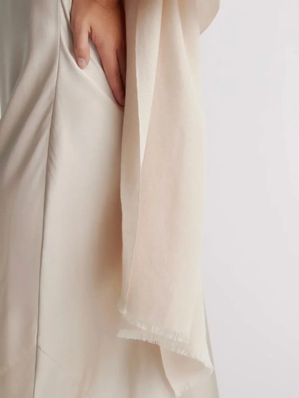 NWT Featherweight Cashmere Silk Frayed Edge Scarf Ivory one size